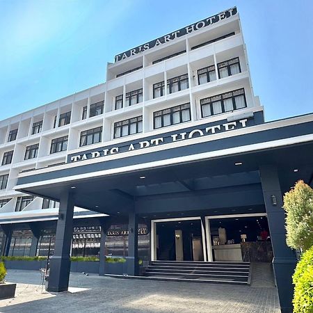 Taris Art Hotel Phrae Buitenkant foto