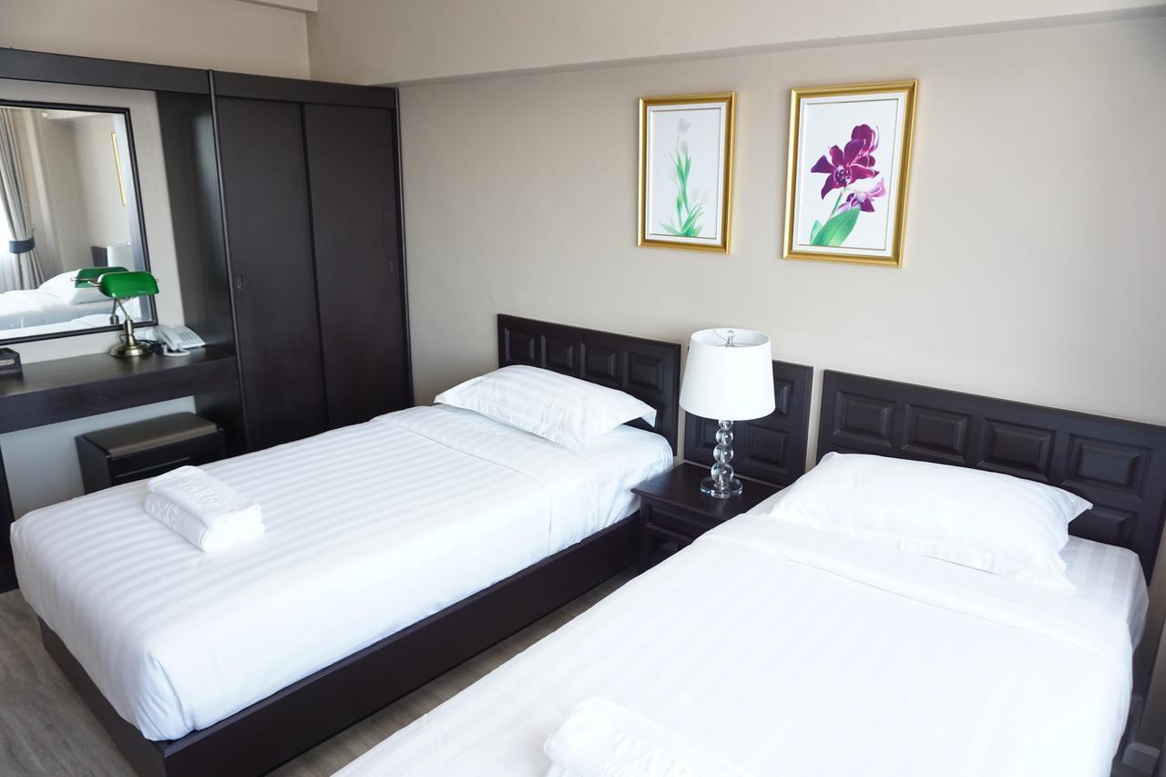 Taris Art Hotel Phrae Buitenkant foto