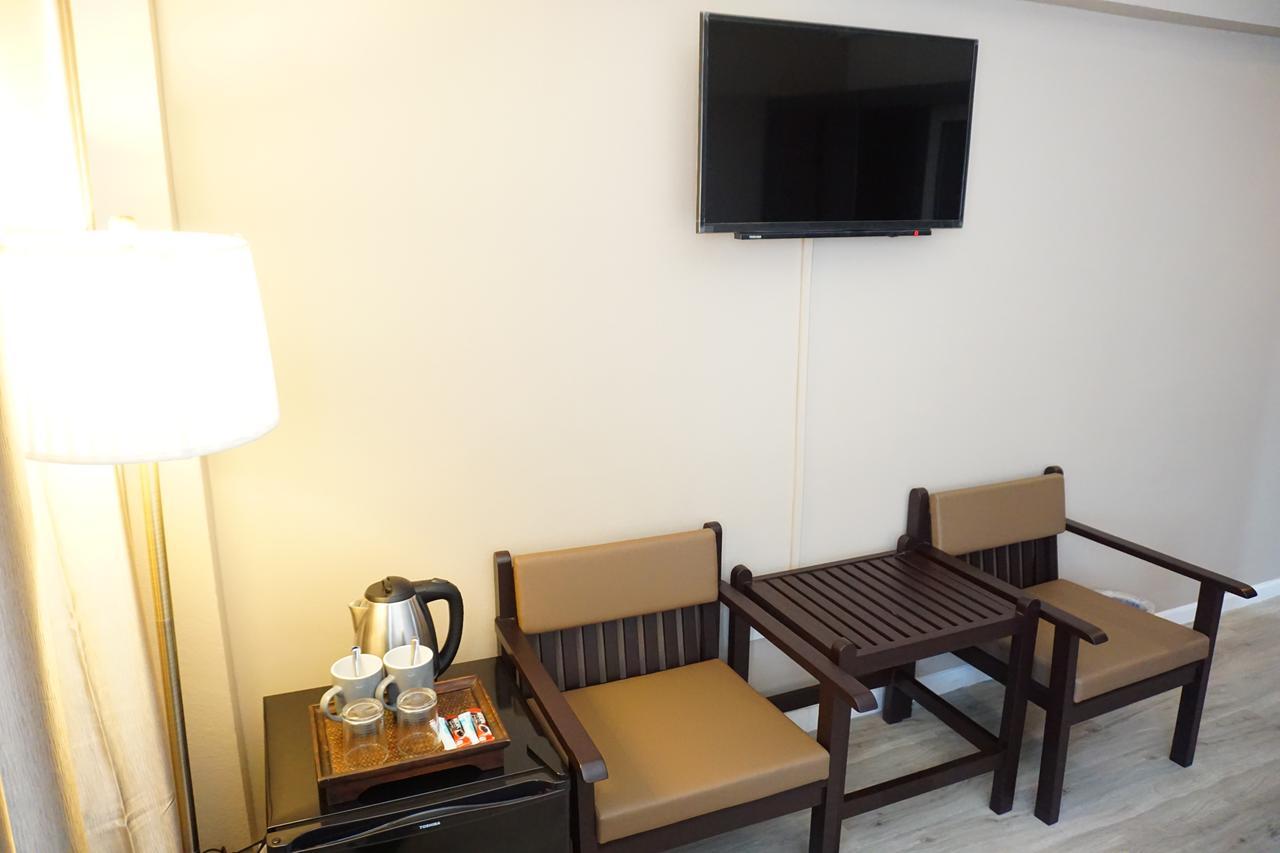 Taris Art Hotel Phrae Buitenkant foto