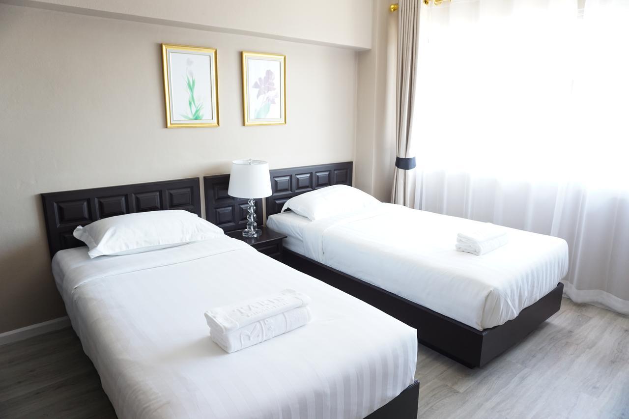 Taris Art Hotel Phrae Buitenkant foto