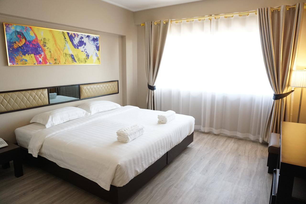 Taris Art Hotel Phrae Buitenkant foto