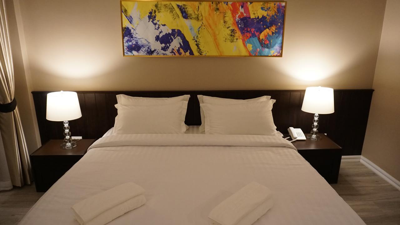 Taris Art Hotel Phrae Buitenkant foto