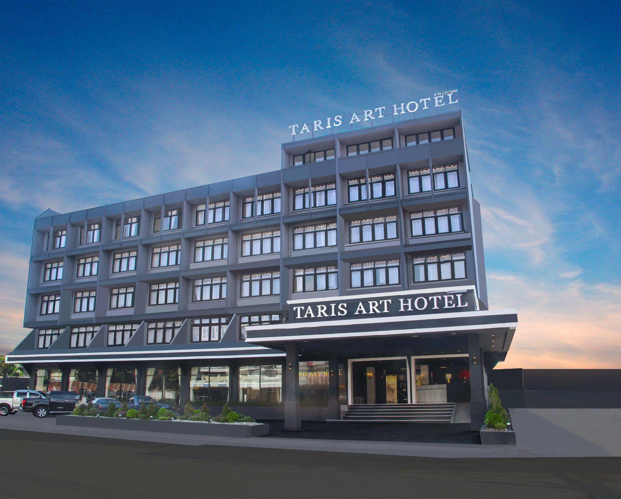 Taris Art Hotel Phrae Buitenkant foto